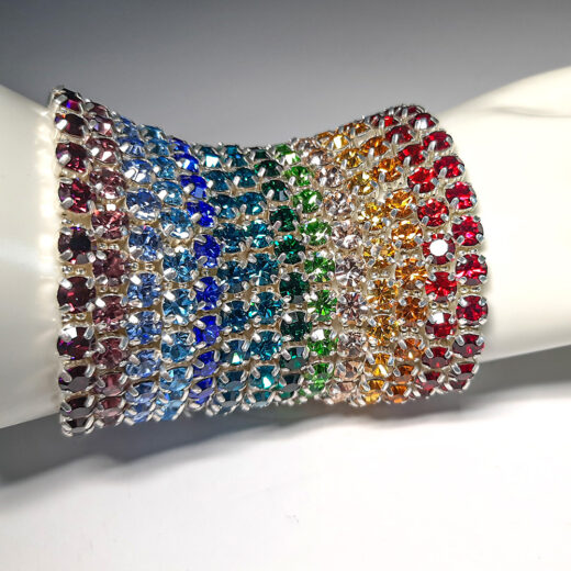 Kristall-Armbander in Edelsteinfarben