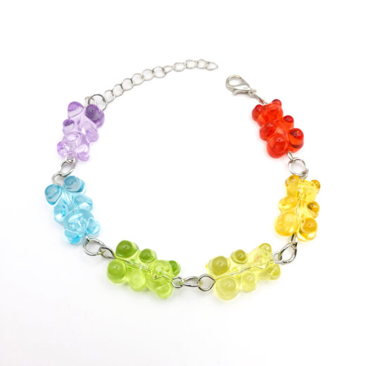 Armband aus bunten Gummibärchen