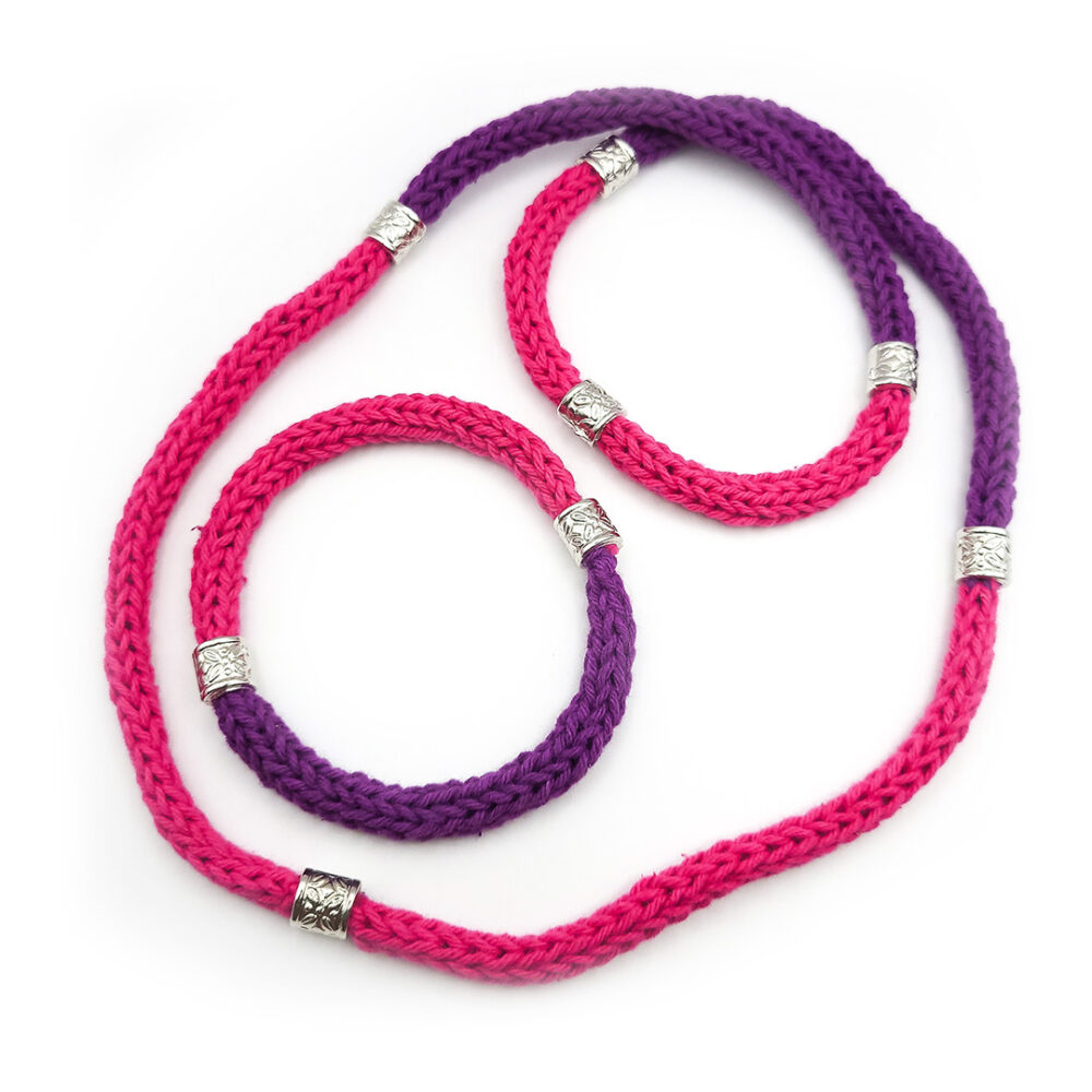 Gestrickte Kette & Armband pink-purple